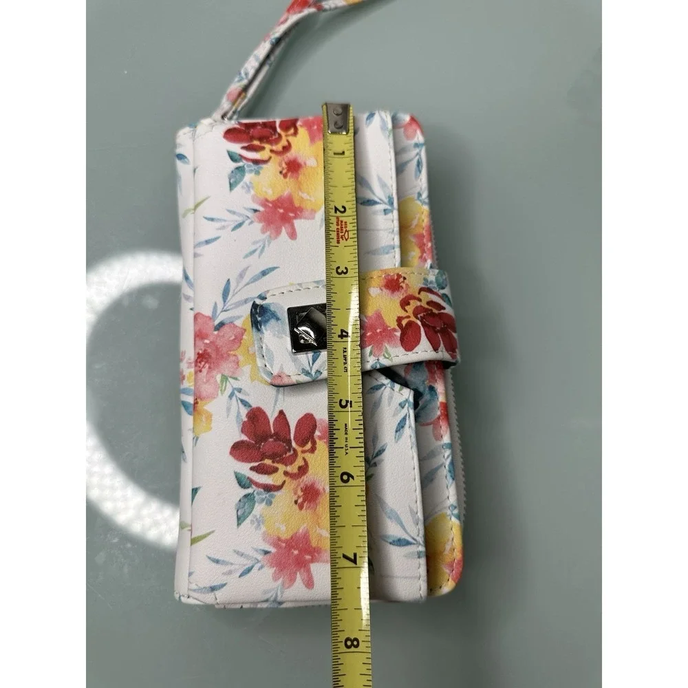 The Unbranded Brand women purse
